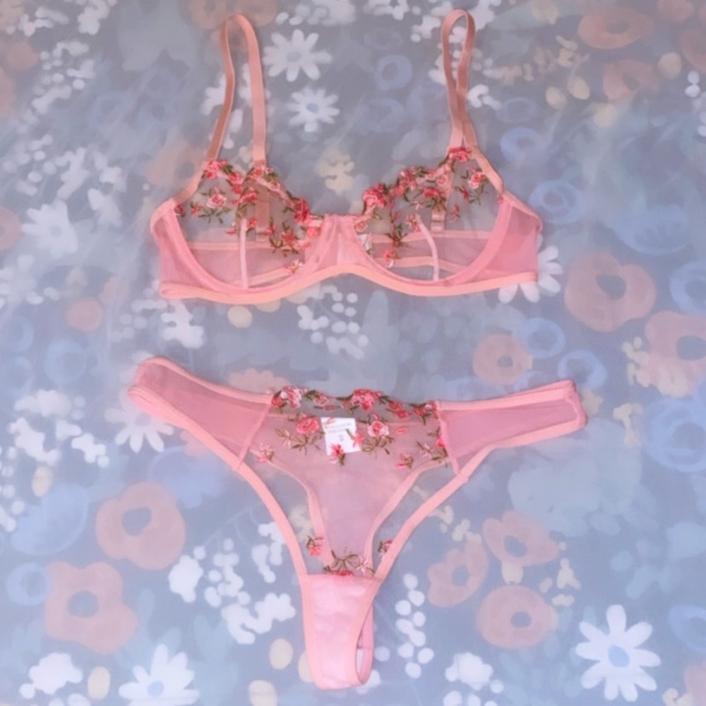 Size small lingerie set